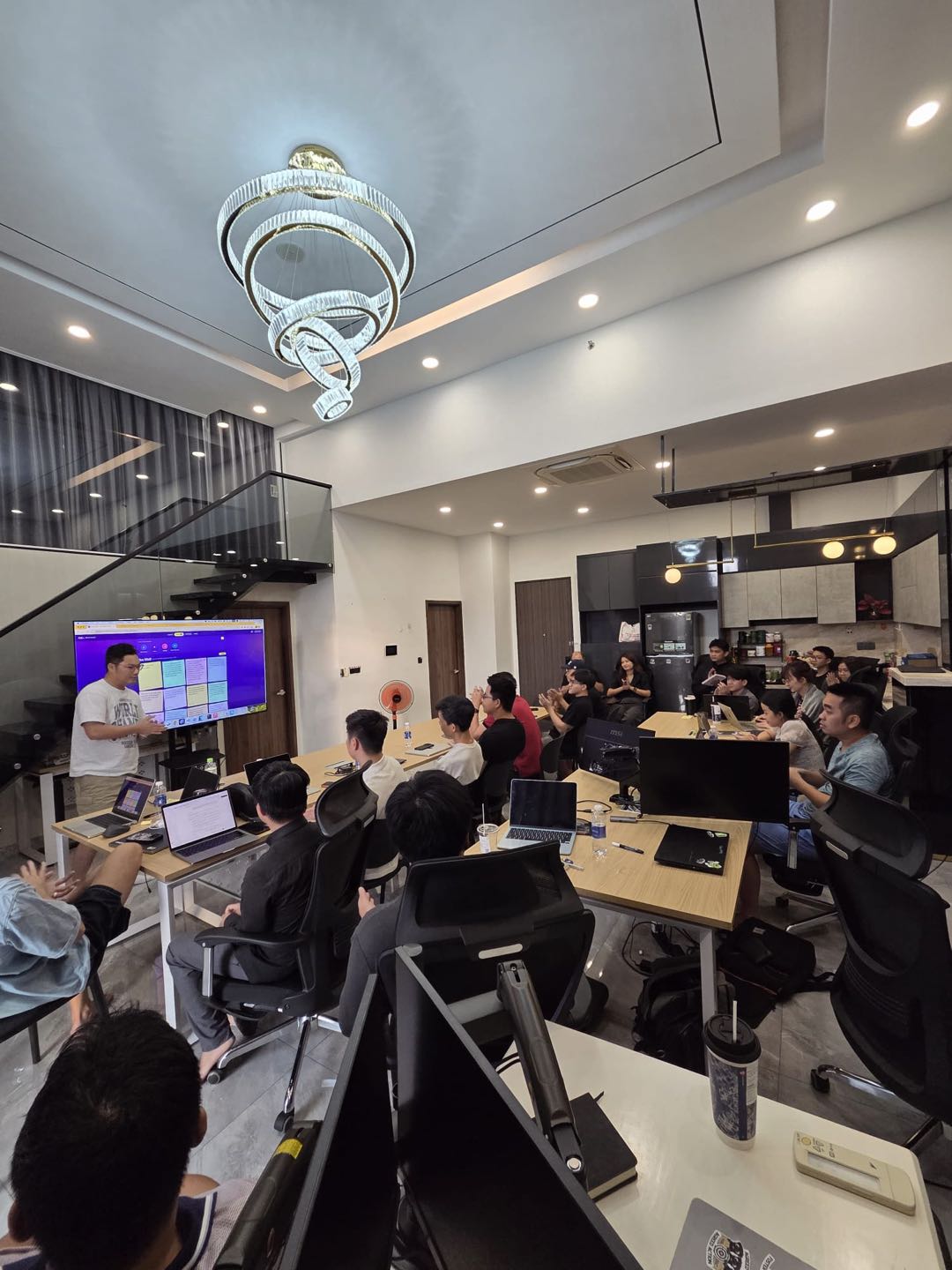 Workshop room overview at Midtown M7